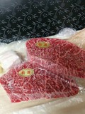丁寧に真空パックに包まれ見事な霜降り！