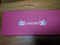 パッケージです。上品なピンクレッドです