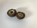 中には大粒のオリーブ
