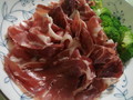 ブロッコリーを生ハムで巻いて食べるのも◎