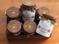 白い陶器の小瓶が可愛い