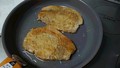 少し油をひいたフライパンで両面を焼きます