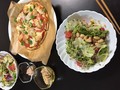 ピザとサラダの相性抜群