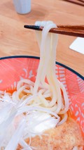 麺はしっかり長ーいです