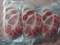 脂がたっぷりの鮮やかな赤いお肉