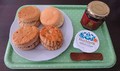 4種類とクリームとジャム。