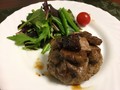 角切り肉がいっぱい。プレミアムハンバーグ
