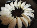 テフロンのフライパンを用意しましょう