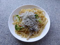 たっぷりシラスペペロンチーノ