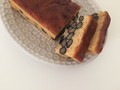切ってみるとぎっしりと黒豆