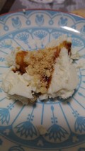 カラメルソースとクッキーをまぶしました。