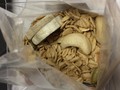 中身。ナッツが大きい