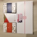 外箱と、開けた中身。厳かで華やか！