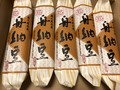 しっかりした箱の中に並んでいます