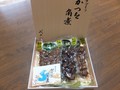 木箱を模した箱に商品への期待が高まります