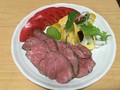 厚めにカット、サラダを添えて
