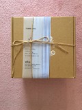 シンプルなデザインの箱
