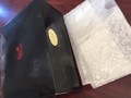 お洒落な黒塗りの箱で贈答品用の袋付き