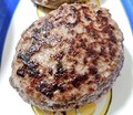 ふっくら肉汁溢れるハンバーグ