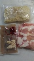 唐辛子やニンニクチップも入っていました。