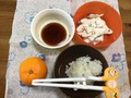 娘ご飯。箸でつけて食べてくれました。