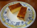 凍ったまま包丁で切り分けます。