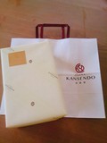 しっかりとした化粧箱入り・手提げ袋つき