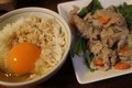 卵かけご飯と肉野菜炒め。美味しかったです