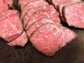 赤身と脂身が綺麗な奥出雲和牛
