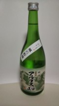 見ているだけで涼しげな瓶に入ってます。