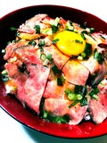 もう1つはローストビーフ丼で