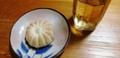 綺麗な菊の形のお饅頭です