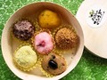 彩りの美しいおはぎが6個入り。