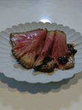 綺麗なサシの入ったミスジのローストビーフ