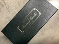 深緑で高級感溢れる箱