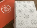丁寧に梱包したパッケージに、紙袋も添えて