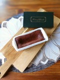 高級感のある箱と、丁寧に包まれたショコラ