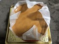 丁寧な包み方とプリンの色の濃さ