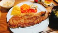 1枚250gお皿からはみ出すボリューム