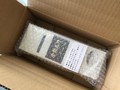 化粧箱は緩衝材で巻かれ保存方法が貼付。