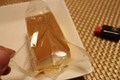 袋を開いてお皿に移します