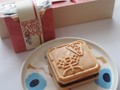 四角く厚みのある最中