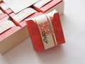 皮が割れないように丁寧な包装