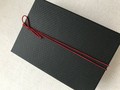 シンプルでシックなパッケージ