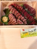 整然と並ぶ美しい色合いのローストビーフ