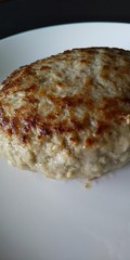 肉汁でハンバーグがキラキラしてます！