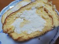 ふわふわの生地にはたっぷりの生クリーム