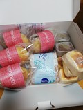 中を開けるとスイーツがぎっしり