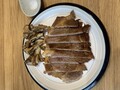 オリーブ牛のステーキと舞茸