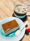 お豆腐のような形の上品なプリン